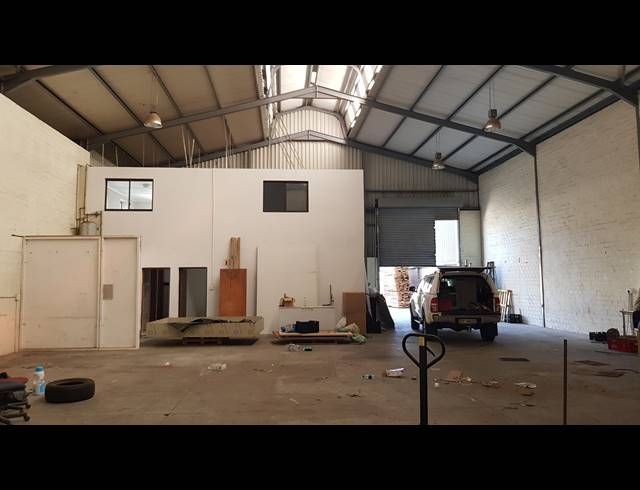 450M² FACTORY TO LET IN TRIANGLE FARM